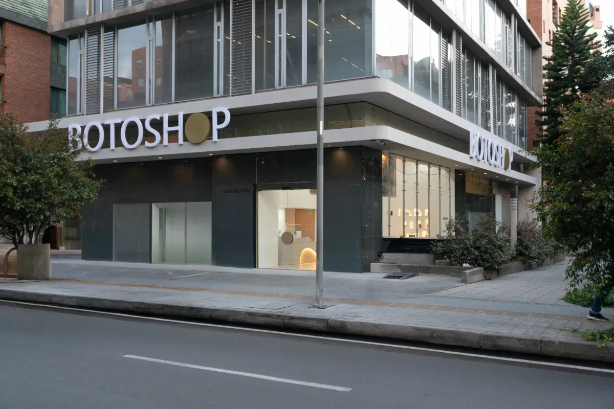 Fachada de Botoshop sede Virrey, clínica estética en Bogotá