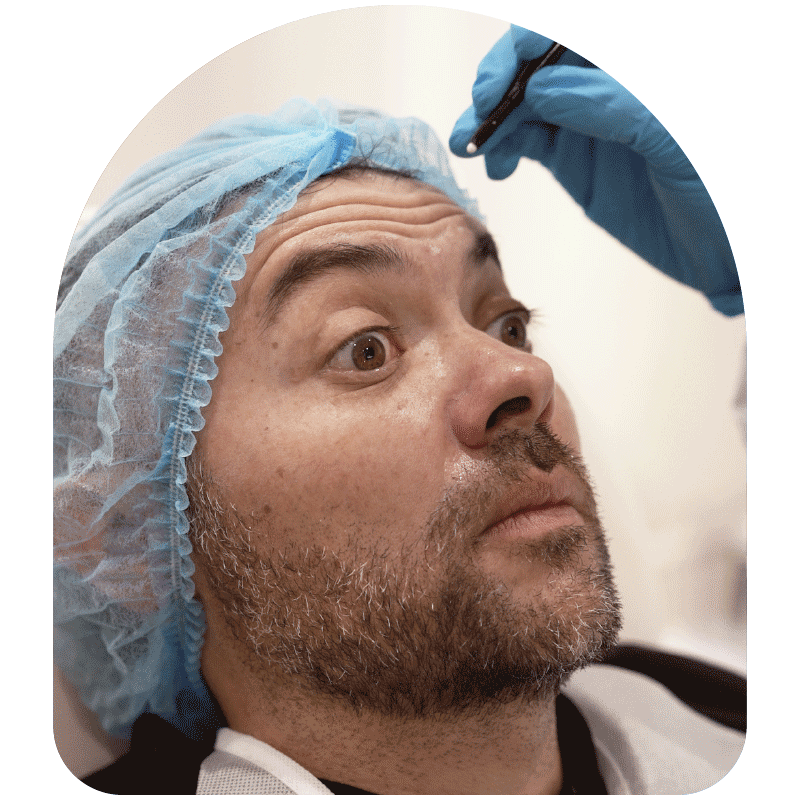 Combo Rejuvenece tu Piel Hombre recibiendo Tratamiento Rejuvenece tu Piel Botoshop